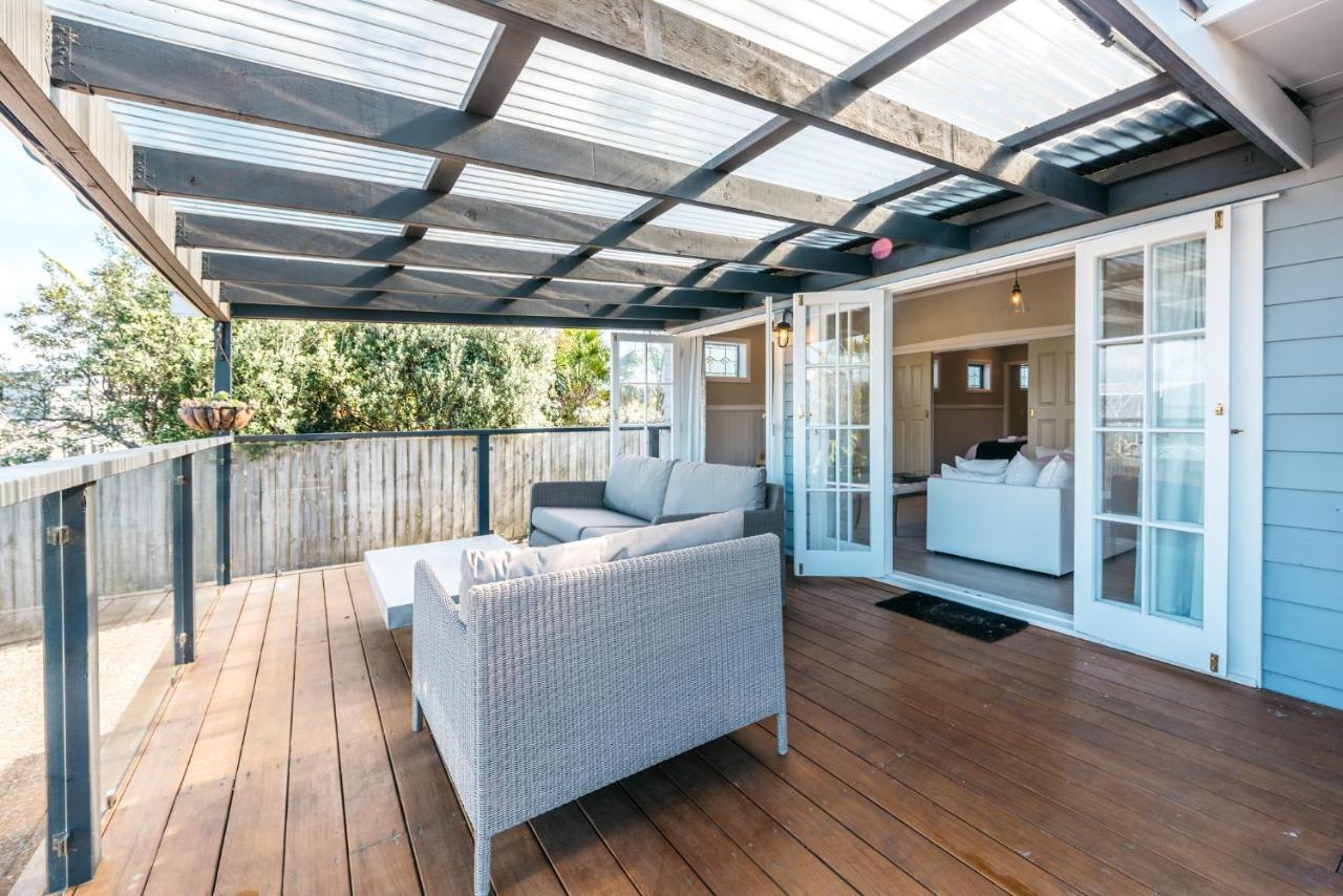 Pohutukawa Cottage, Waiheke Island Surfdale Bagian luar foto