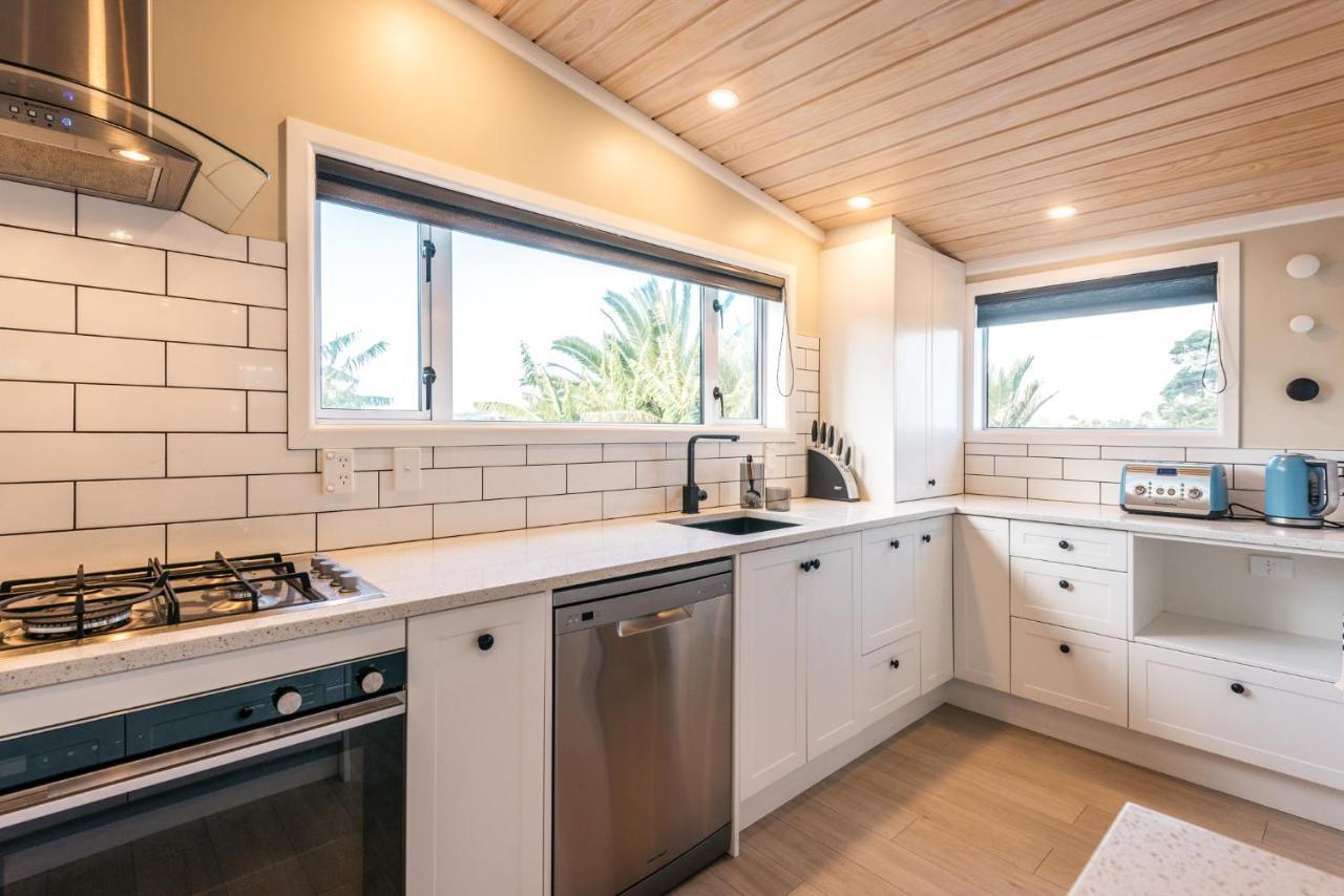 Pohutukawa Cottage, Waiheke Island Surfdale Bagian luar foto